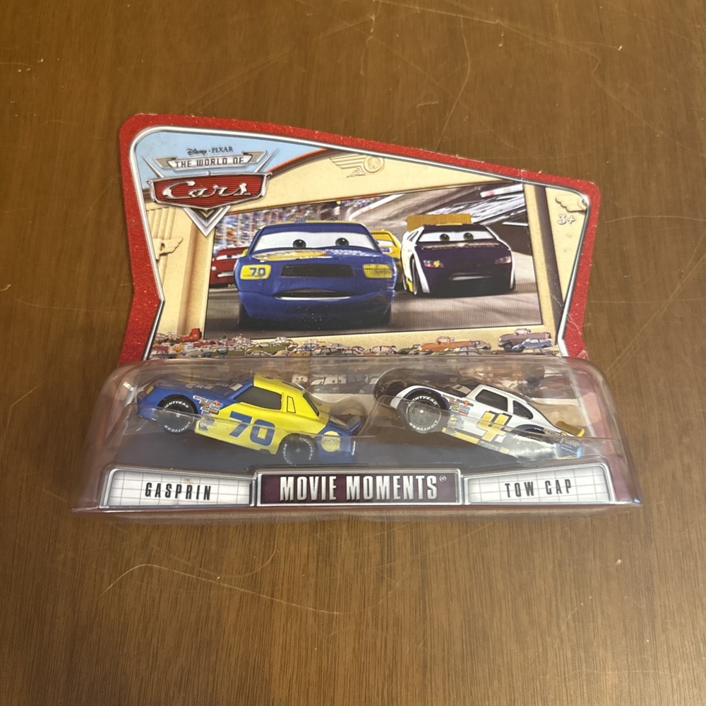 Disney Pixar The World of Cars Movie Moments Gasprin & Tow Cap NEW RARE Sealed